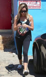 Ashley Tisdale feet photo thumbnail