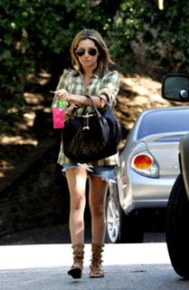 Ashley Tisdale feet photo thumbnail