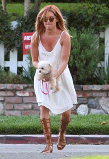 Ashley Tisdale feet photo thumbnail