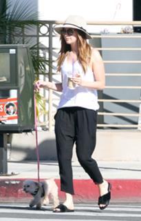 Ashley Tisdale feet photo thumbnail
