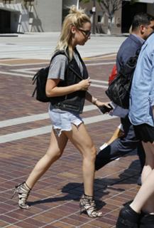 Ashley Tisdale feet photo thumbnail