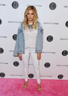 Ashley Tisdale feet photo thumbnail
