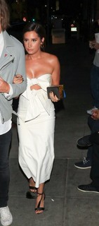 Ashley Tisdale feet photo thumbnail
