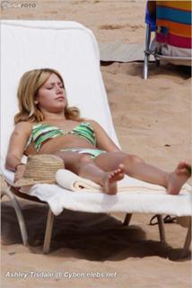 Ashley Tisdale feet photo thumbnail