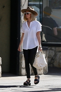 Ashley Tisdale feet photo thumbnail