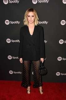 Ashley Tisdale feet photo thumbnail