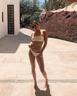 Ashley Tisdale feet photo thumbnail