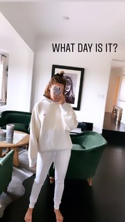 Ashley Tisdale feet photo thumbnail