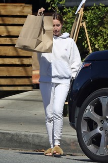 Ashley Tisdale feet photo thumbnail