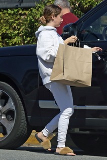 Ashley Tisdale feet photo thumbnail