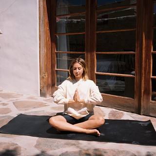 Ashley Tisdale feet photo thumbnail