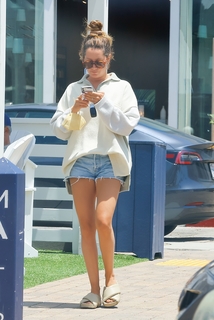 Ashley Tisdale feet photo thumbnail