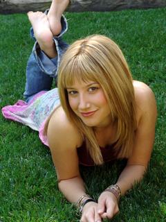Ashley Tisdale feet photo thumbnail