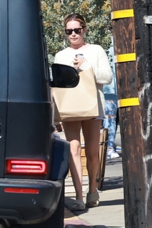 Ashley Tisdale feet photo thumbnail