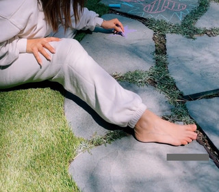 Ashley Tisdale feet photo thumbnail