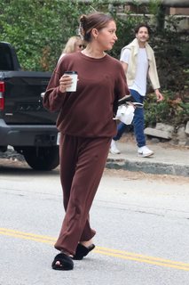 Ashley Tisdale feet photo thumbnail