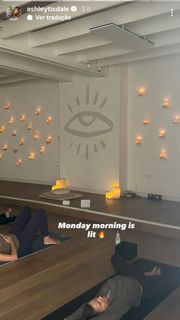 Ashley Tisdale feet photo thumbnail