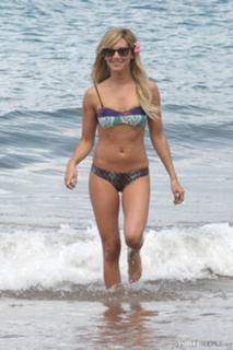 Ashley Tisdale feet photo thumbnail