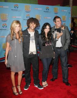 Ashley Tisdale feet photo thumbnail