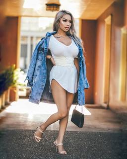 Ashley Vee feet photo 3