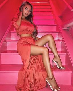 Ashley Vee feet photo 2
