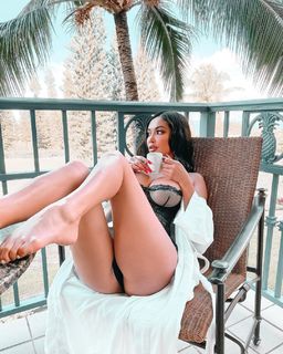 Ashley Vee feet photo 5