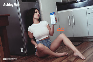 Ashley Vee feet photo 8