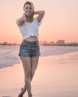 Ashley Wagner feet photo 7