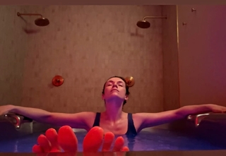 Ashlynn Yennie feet photo 1