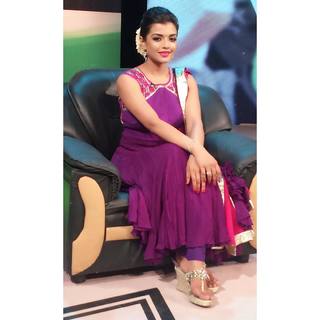 Ashna Zaveri feet photo 14