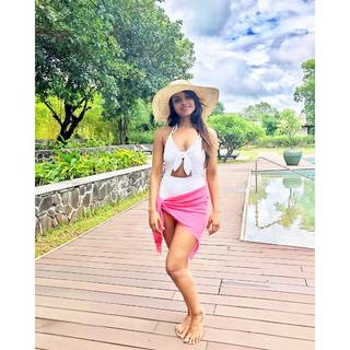 Ashna Zaveri feet photo 8
