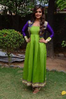 Ashna Zaveri feet photo 9
