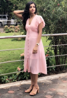 Ashna Zaveri feet photo 4