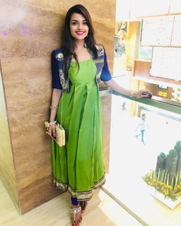 Ashna Zaveri feet photo 16