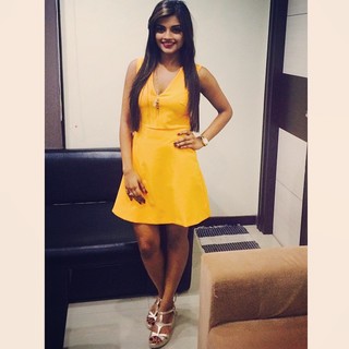 Ashna Zaveri feet photo 12