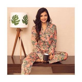 Ashna Zaveri feet photo 8