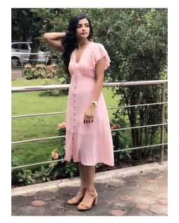 Ashna Zaveri feet photo 3