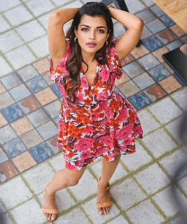 Ashna Zaveri feet photo 10