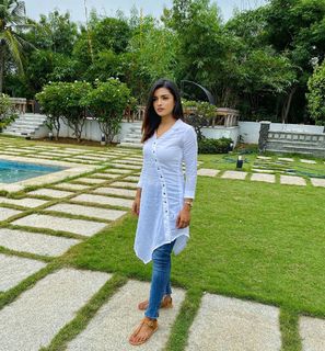 Ashna Zaveri feet photo 9