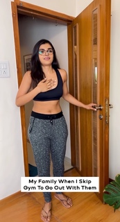 Ashna Zaveri feet photo 9