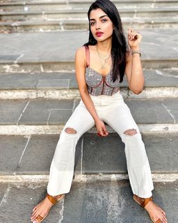Ashna Zaveri feet photo 13