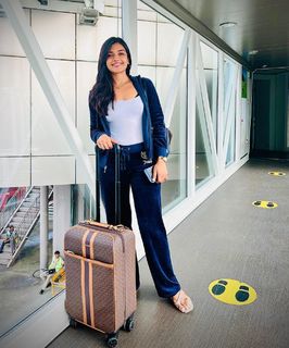 Ashna Zaveri feet photo 11