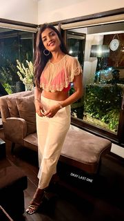 Ashna Zaveri feet photo 10