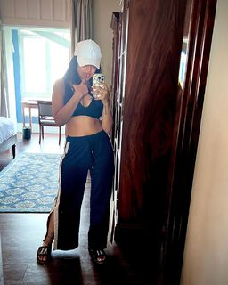 Ashna Zaveri feet photo 6