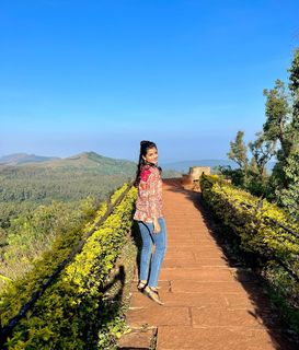 Ashna Zaveri feet photo 3