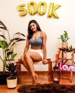 Ashna Zaveri feet photo 5