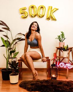 Ashna Zaveri feet photo 4