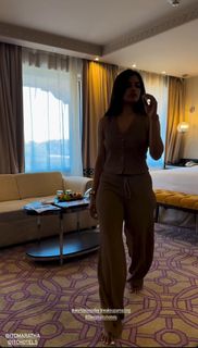 Ashna Zaveri feet photo 5