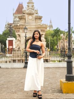Ashna Zaveri feet photo 7