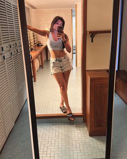 Ashna Zaveri feet photo 18